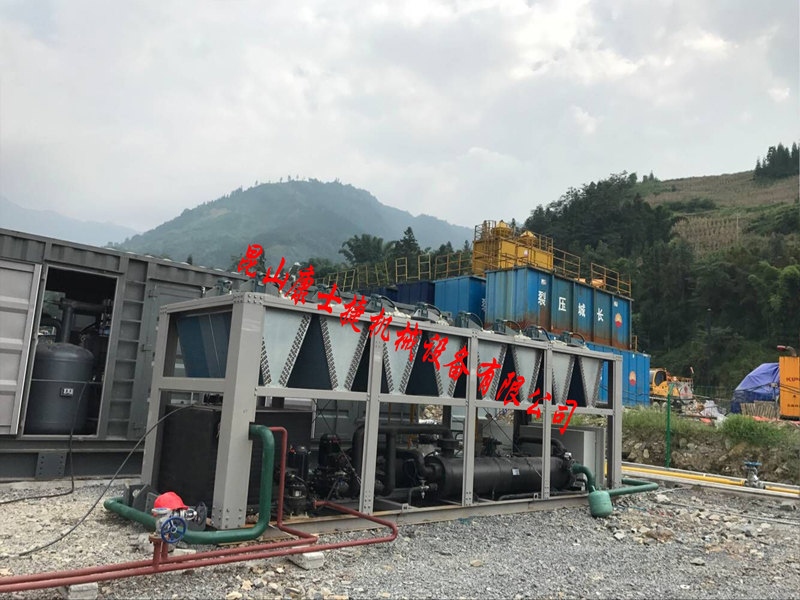 氣體用風冷螺桿防爆冷水機現場